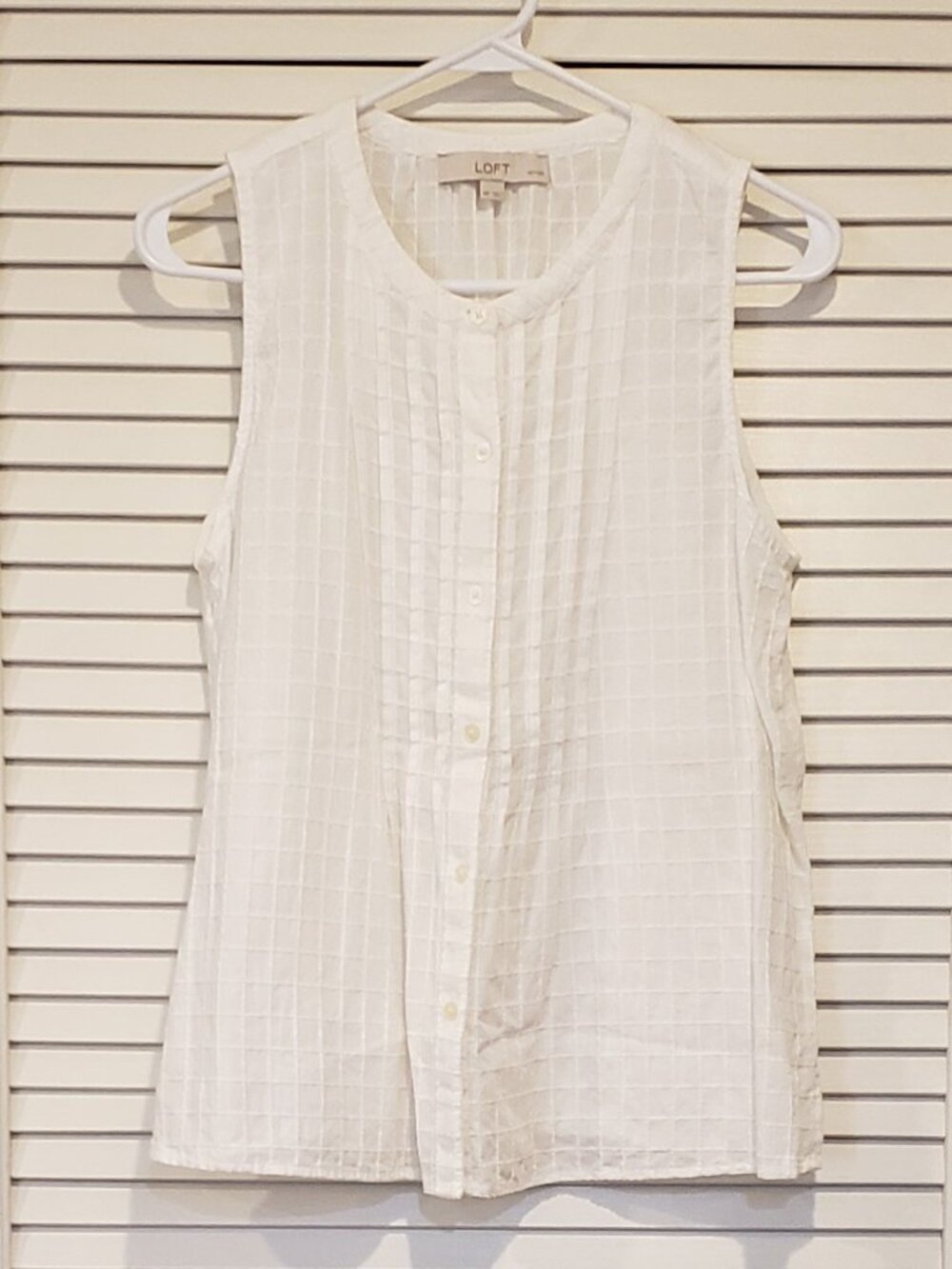 LOFT Women's sleeveless button down top 100% Cotton size MP